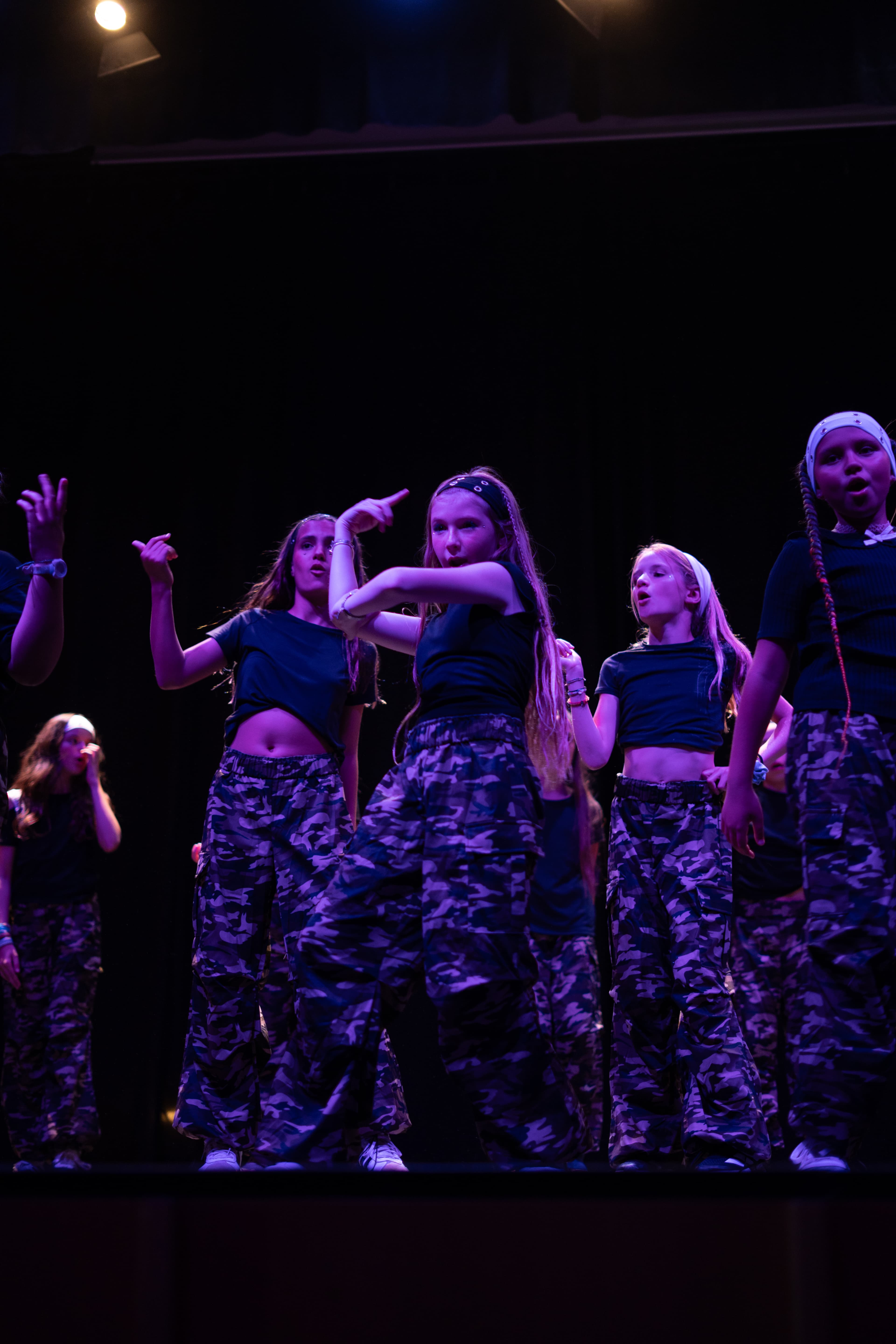 Wave Dance Center 8