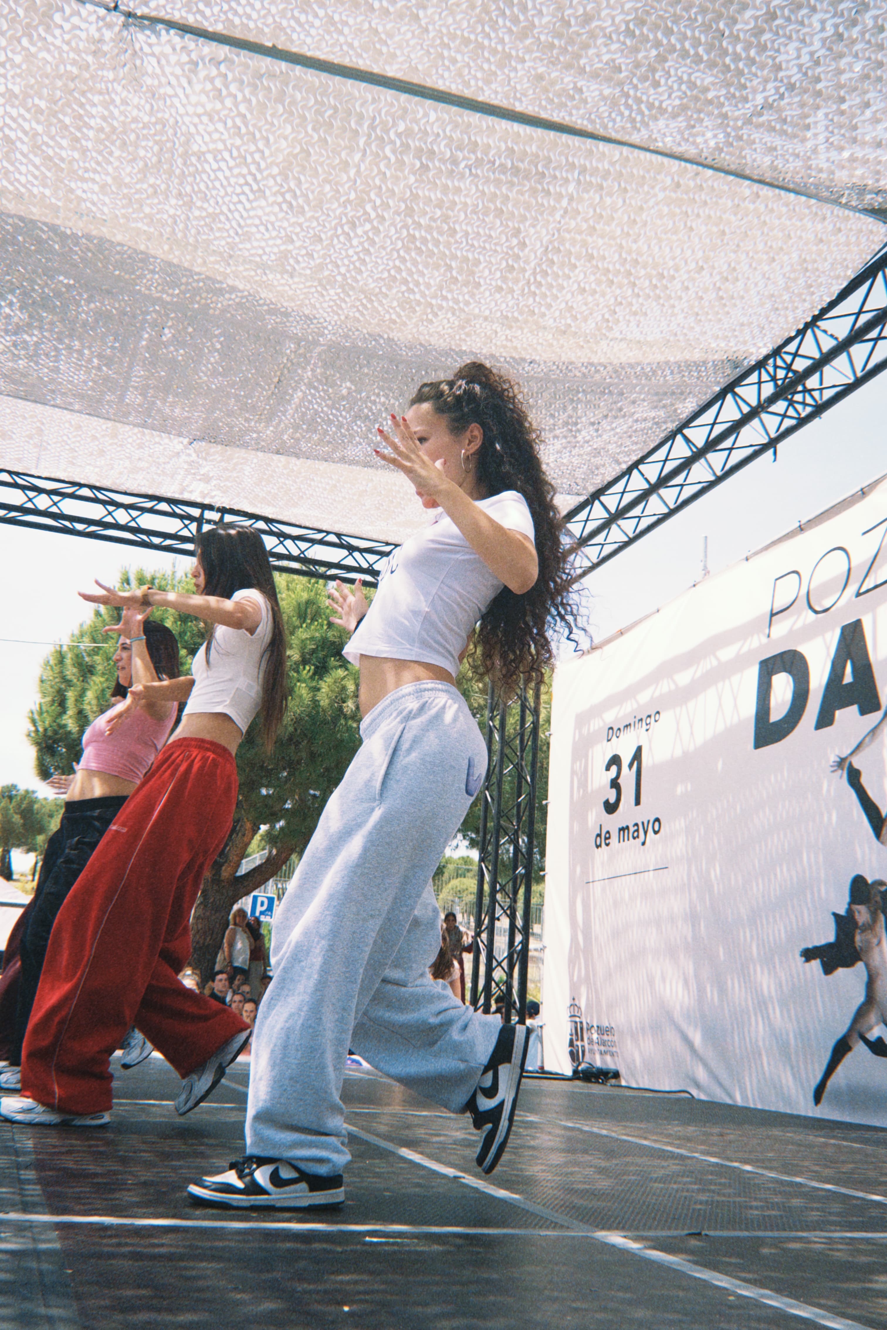 Wave Dance Center 15