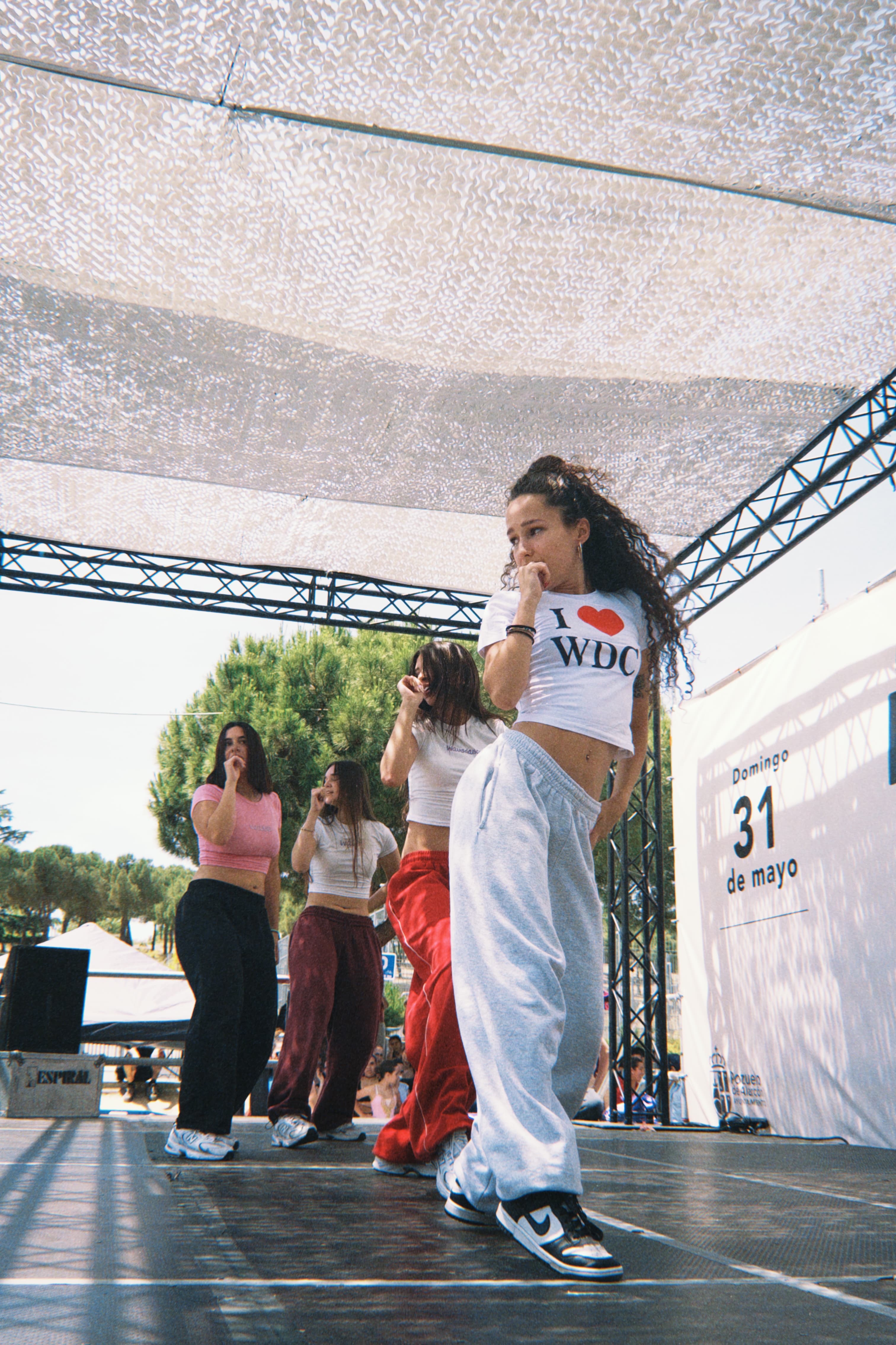 Wave Dance Center 16